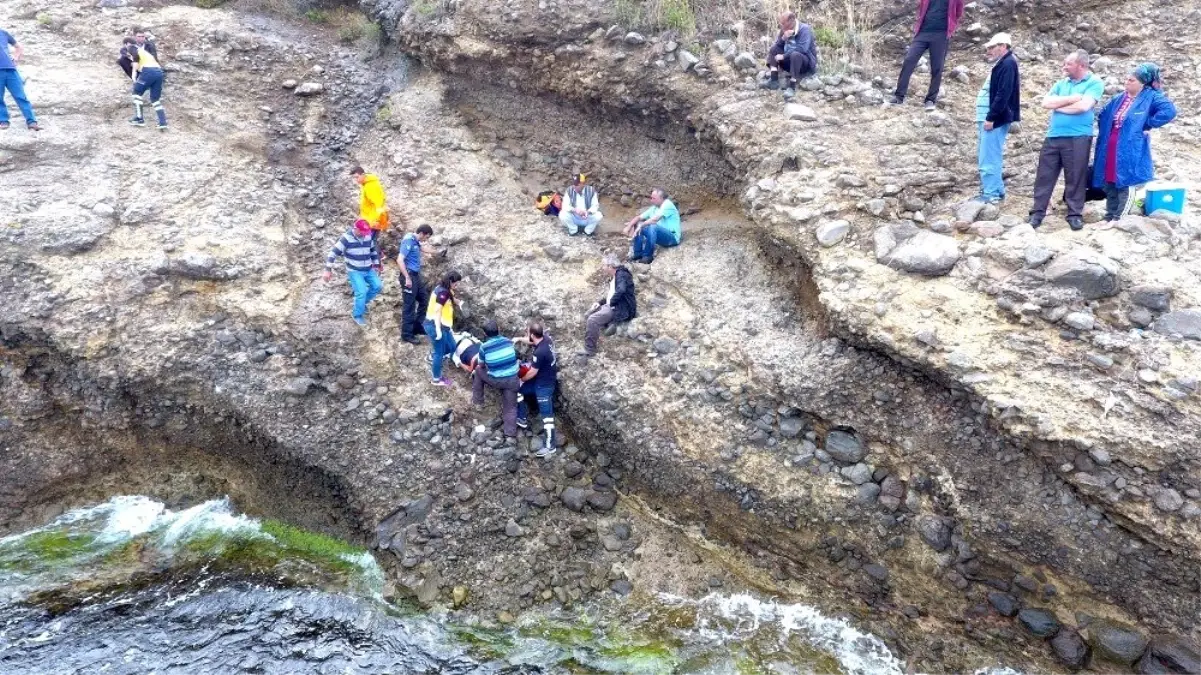 Sinop\'ta 30 metrelik uçurumdan düşen şahıs yaralandı