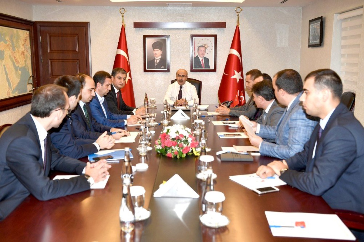 Vali Demirtaş, kaymakamlarla bir araya geldi