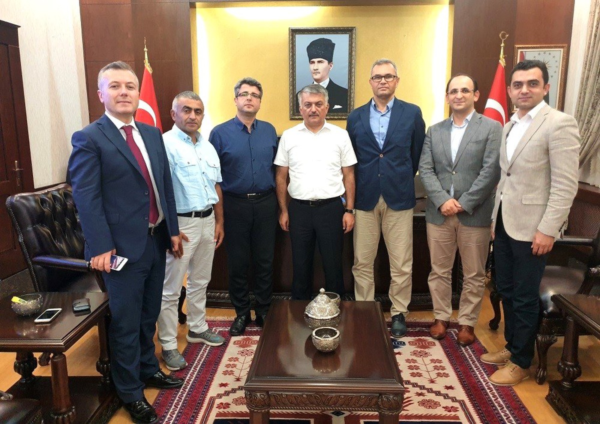 Vali Yazıcı, İstanbul Siyasalda okuyan arkadaşlarıyla buluştu