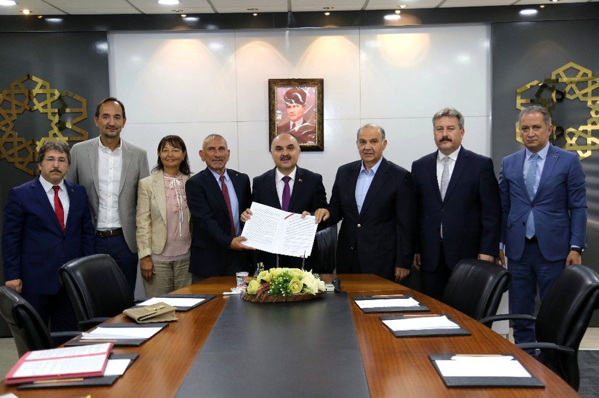 Valilikte İki Protokol Birden İmzalandı