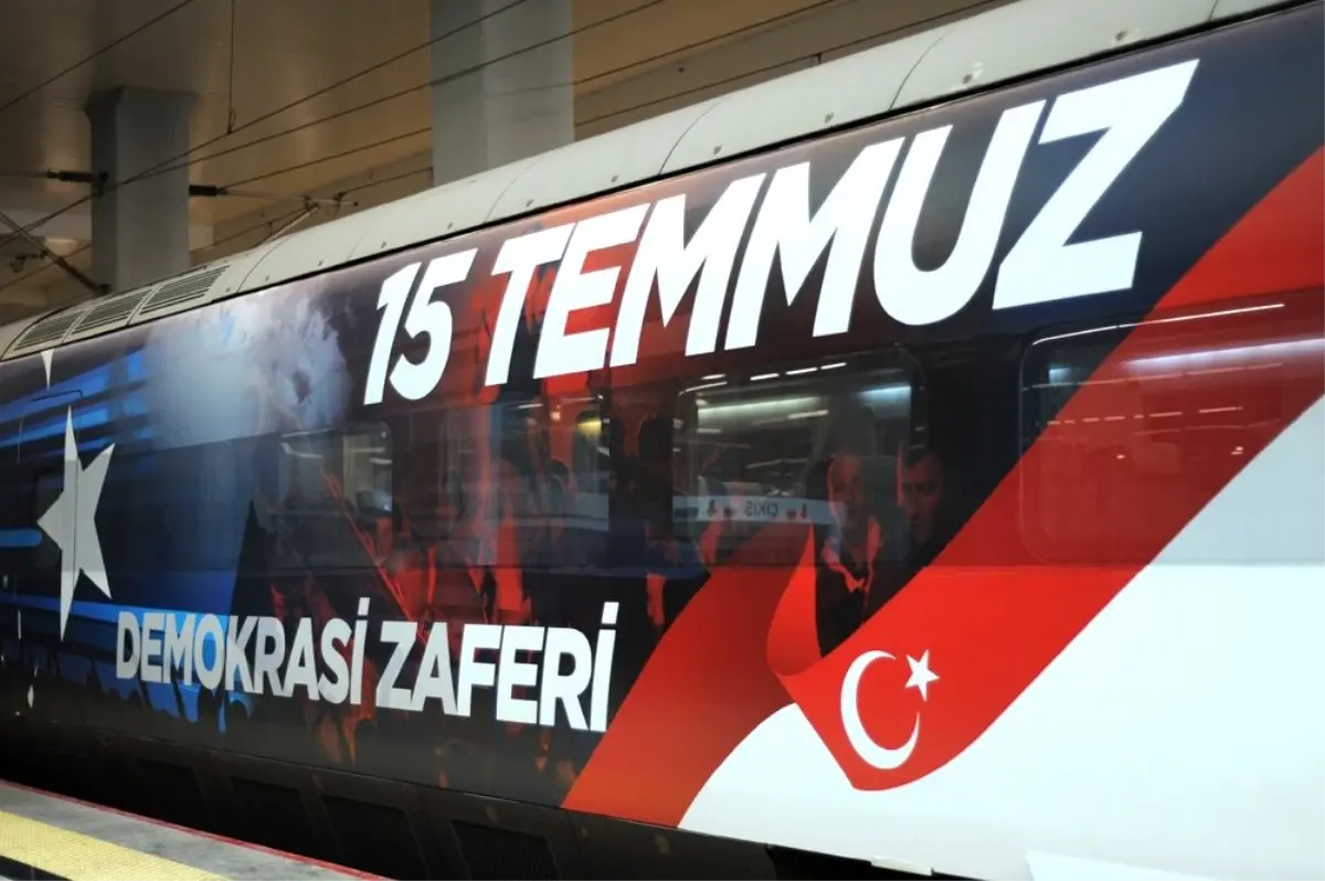 15 Temmuz görseliyle süslenen Yüksek Hızlı Tren Ankara\'dan İstanbul\'a hareket etti