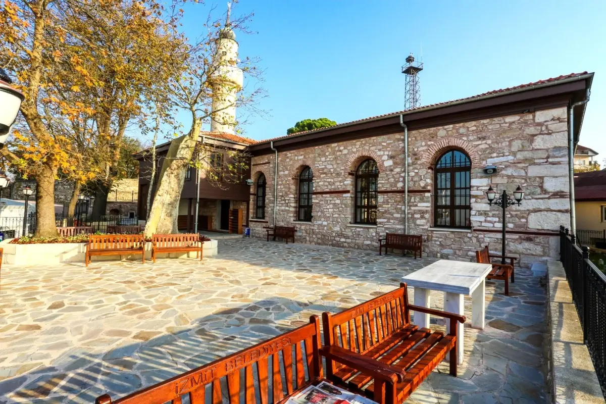 687 yıldır ayakta duran \'Tarihi Orhan Cami\'