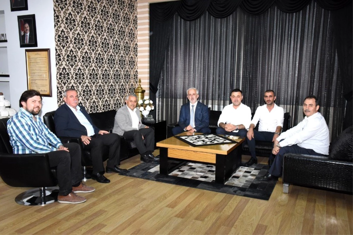 AK Parti Düzce teşkilatından Belediye Başkanı Zeybek\'e ziyaret