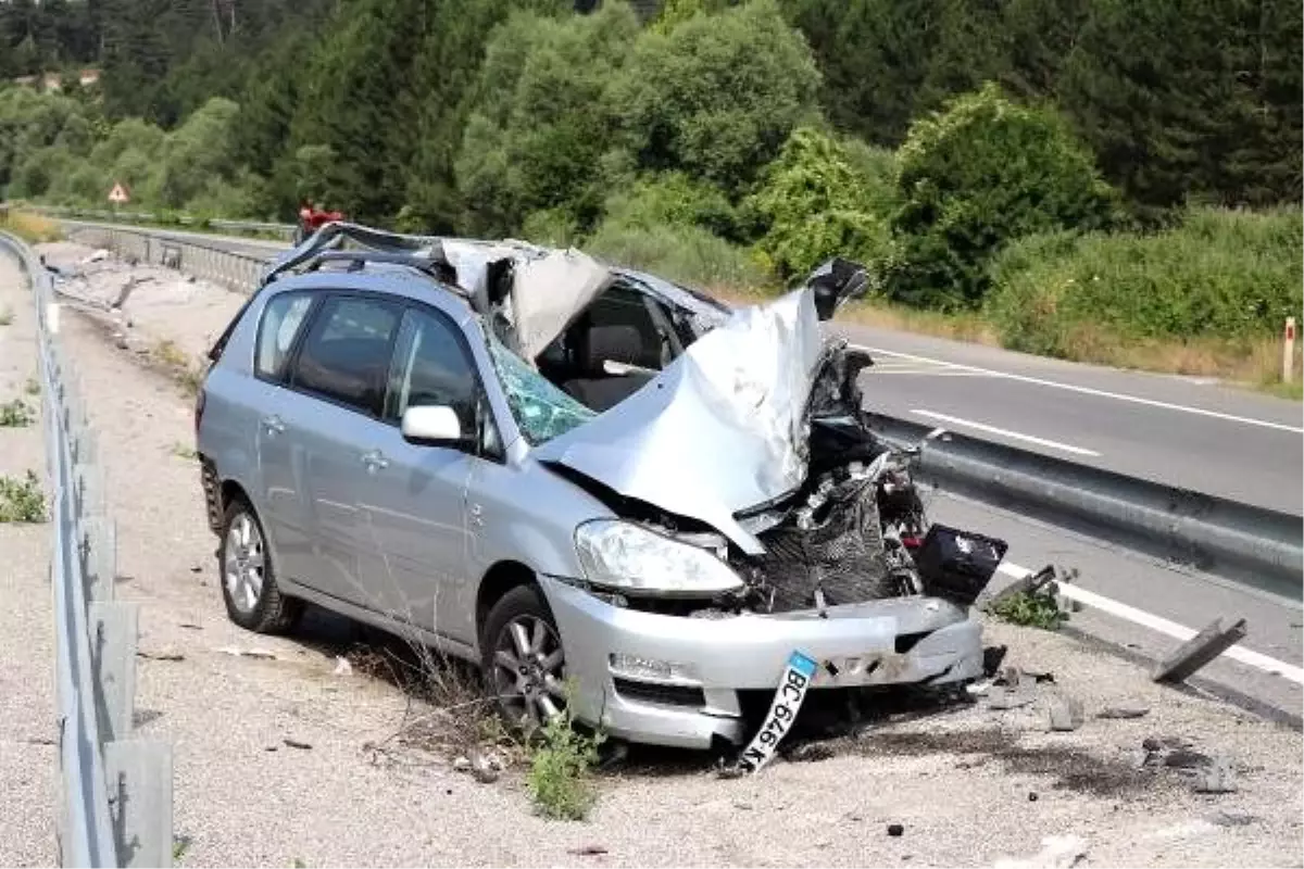 Bariyerlere çarpan otomobil takla attı: 1 ölü, 5 yaralı