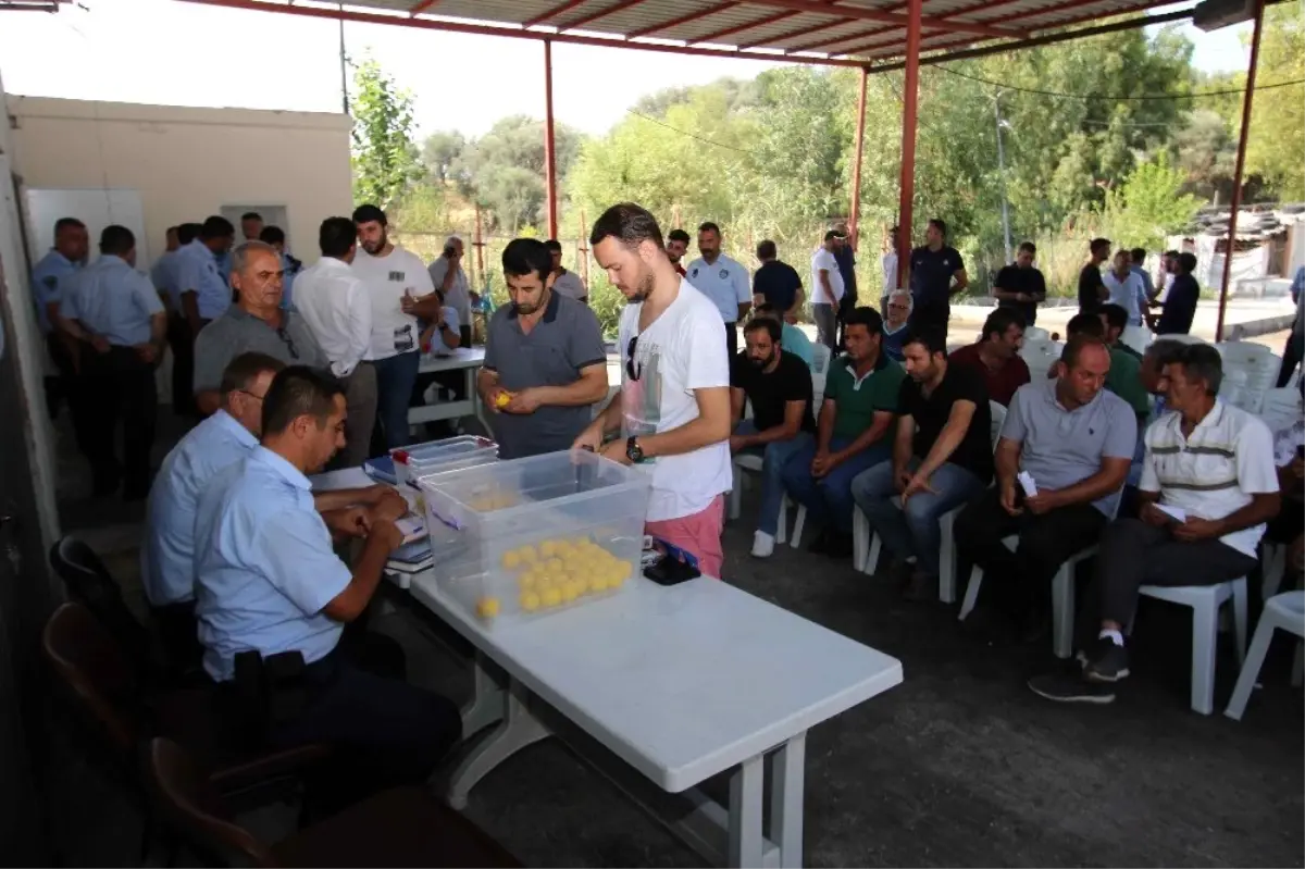 Bayraklı\'da kurban satış yerleri kura ile belirlendi