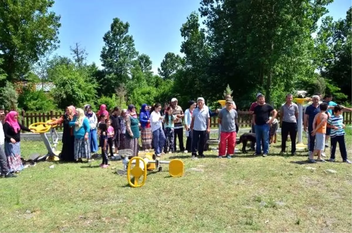 Çocuk parkının yol yapımı için kaldırılmak istenmesine tepki