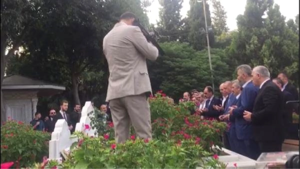Cumhurbaşkanı Erdoğan, Erbakan\'ın mezarını ziyaret etti