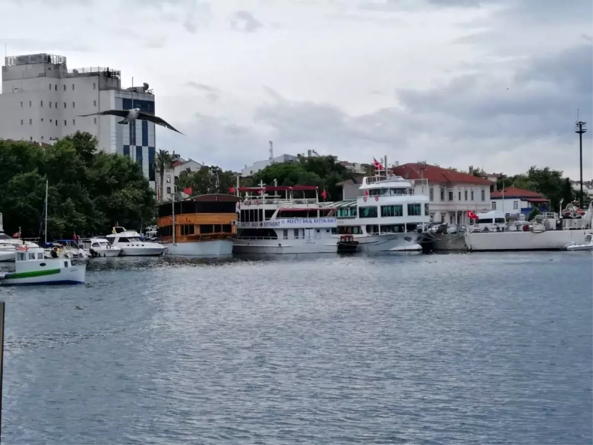 Erdek\'te yüzer restoranlara uyarı