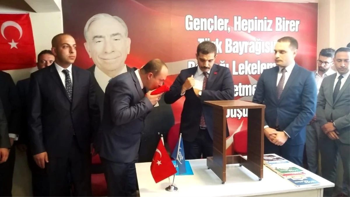 Eskişehir Ülkü Ocaklarında bayrak değişimi