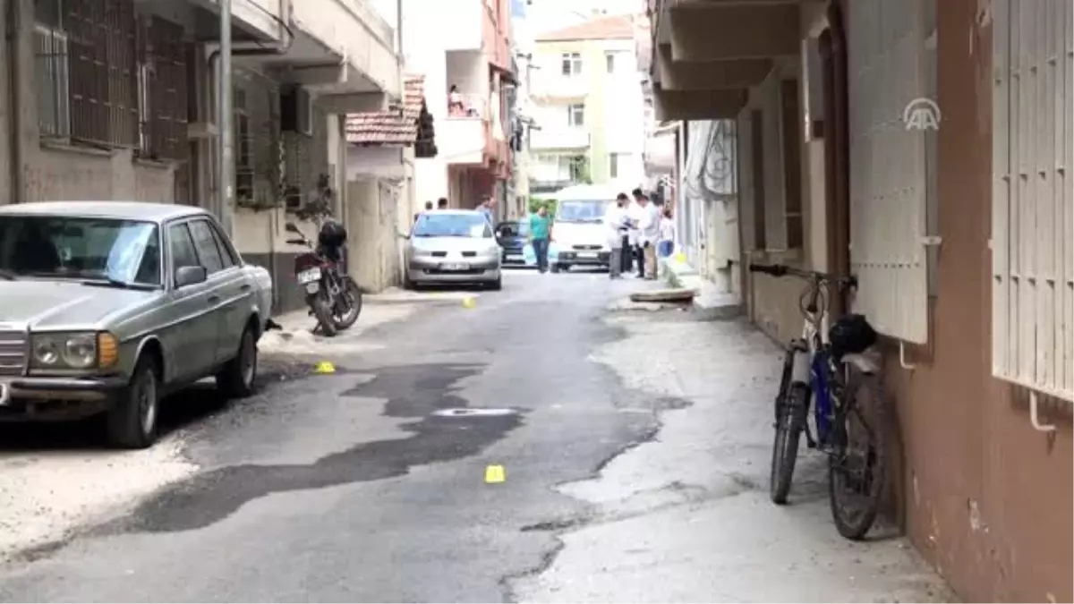 Ev sahibi ile eski kiracı arasında silahlı kavga: 2 yaralı