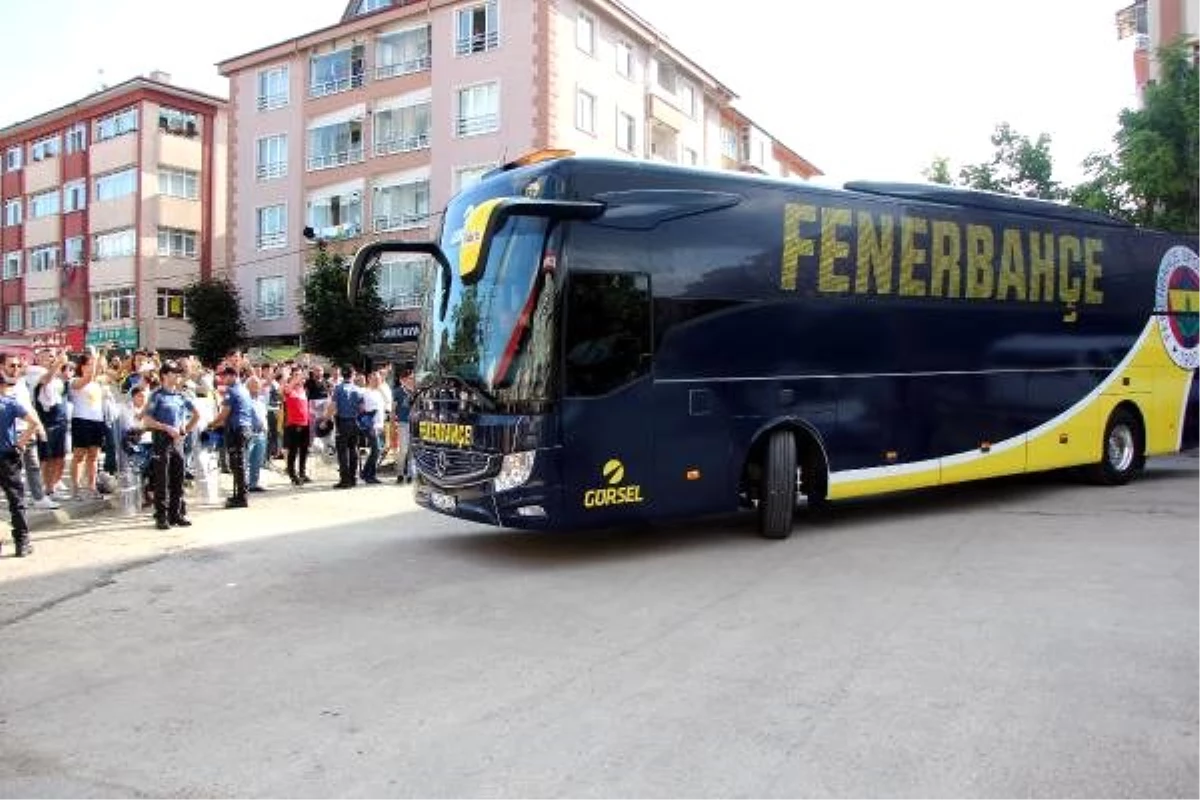 Fenerbahçe\'ye Bolu Stadı\'nda coşkulu karşılama