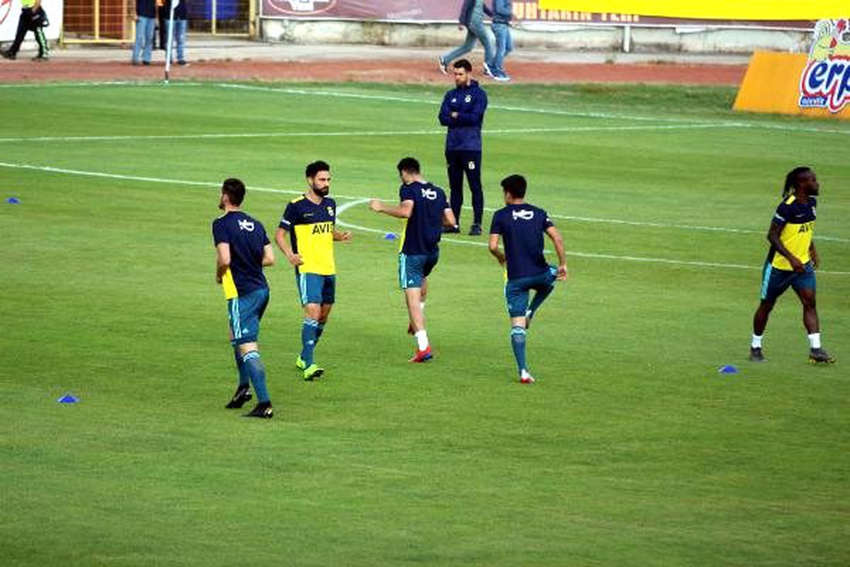 Fenerbahçe\'ye Bolu Stadı\'nda coşkulu karşılama (FOTOĞRAFLAR)