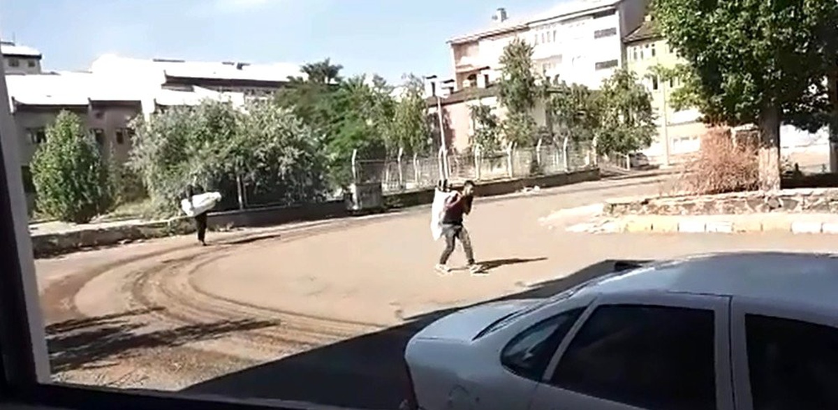 Hırsızlar çuvallarla eski hastaneyi yağmaladı