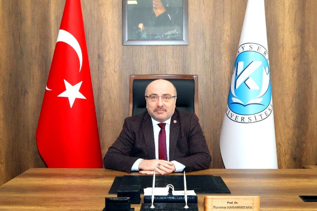 KAYÜ Rektörü Prof. Dr. Karamustafa\'nın 15 Temmuz mesajı