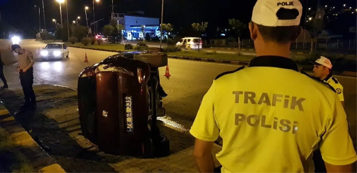 Kaza yaptığı otomobili bırakıp kaçtı