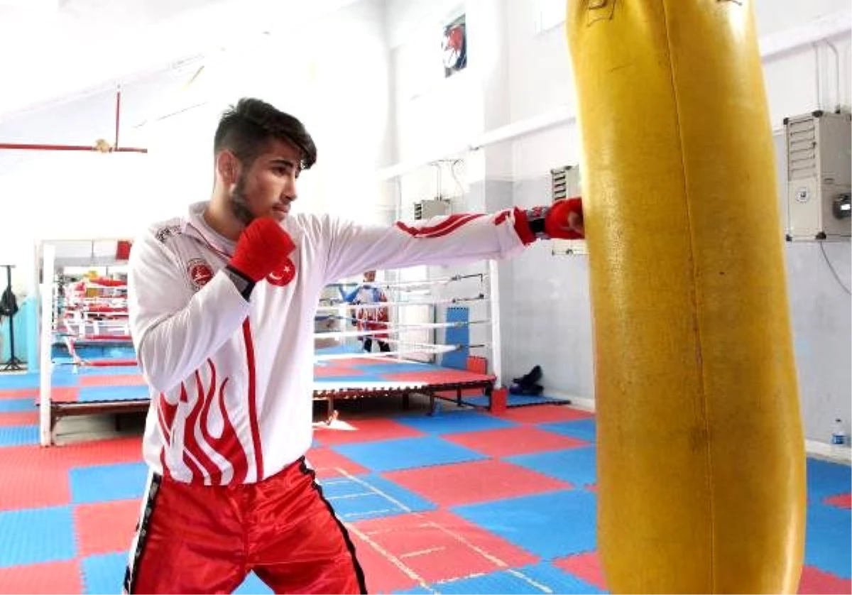 Kick boksçu Davut Kaya, dünya şampiyonasında Türkiye\'yi temsil edecek
