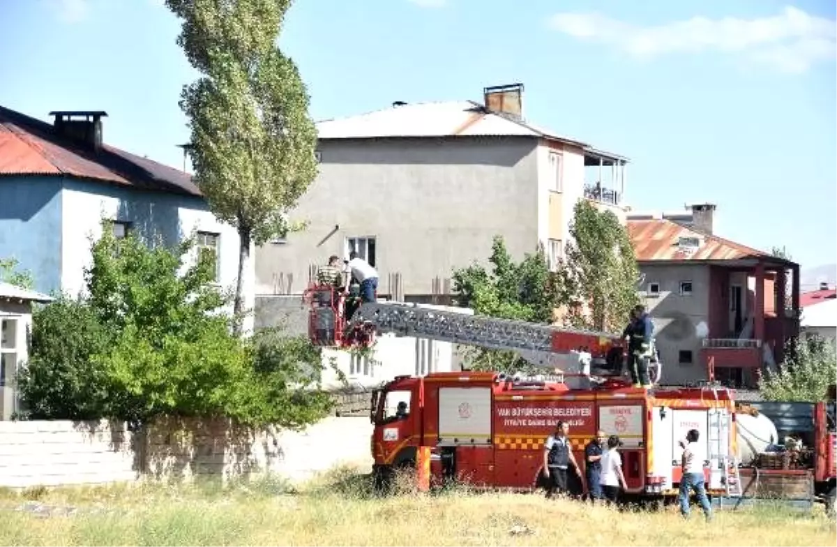 Madde bağımlısı gencin rehin aldığı annesi ve 3 kardeşi kurtarıldı