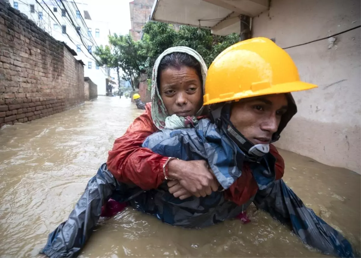 Nepal\'de sel felaketi: 32 ölü, 17 kayıp, 12 yaralı