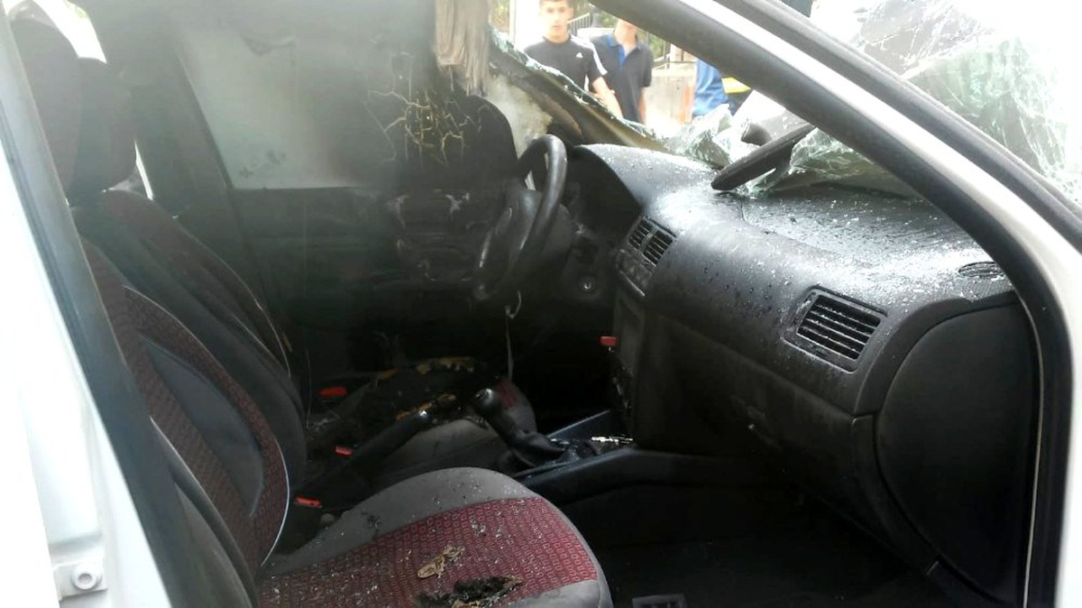 Otomobil içinde patlayan cep telefonu otomobili yaktı