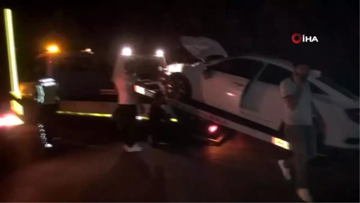 Otomobil ikiye bölündü, yarısı dereye uçtu: 3 yaralı