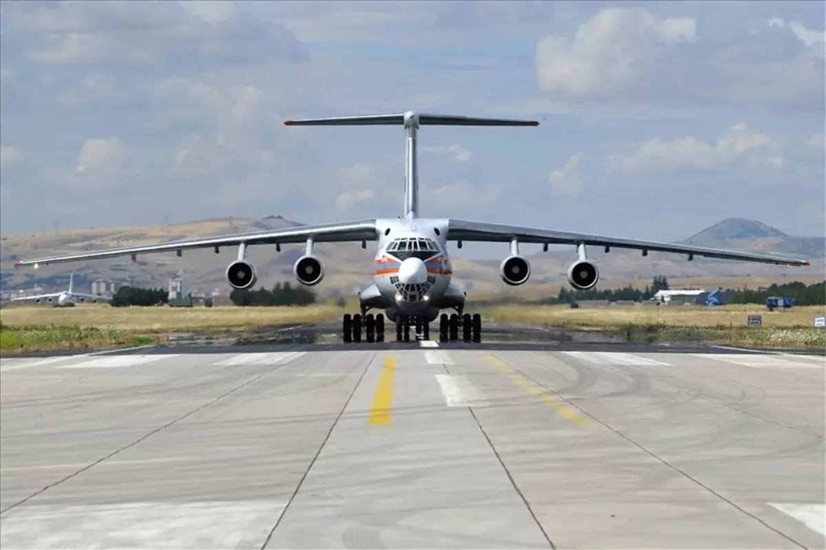 S-400 hava savunma sistemlerinin ikinci sevkıyatındaki ilk uçak indi