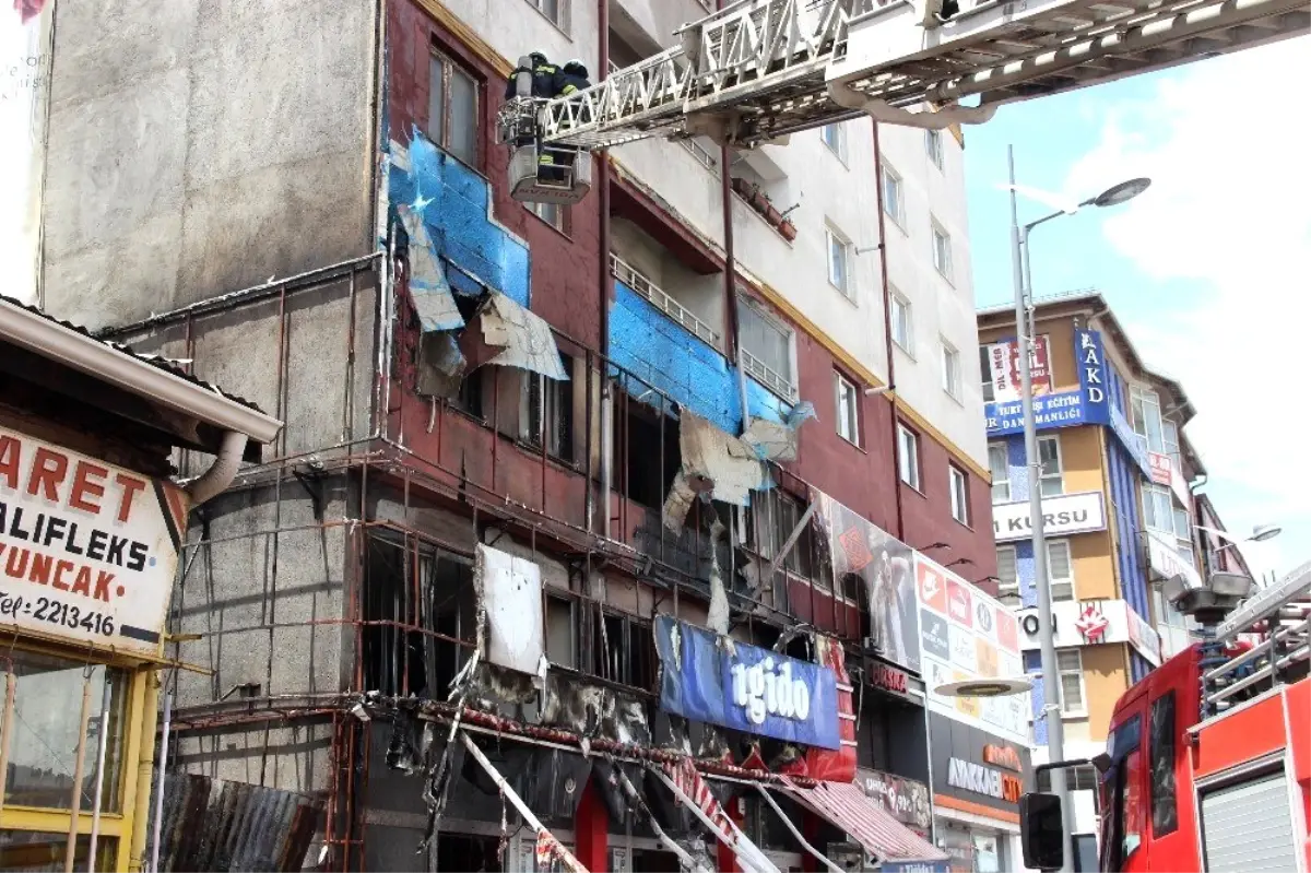 Sivas\'ın en işlek caddesinde çıkan yangın korkuttu