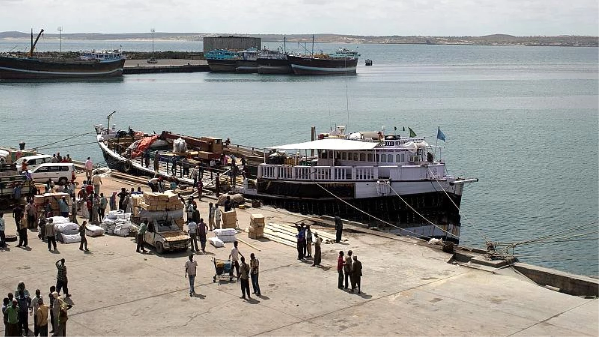 Somali\'de otele intihar saldırısı: Çok sayıda ölü var