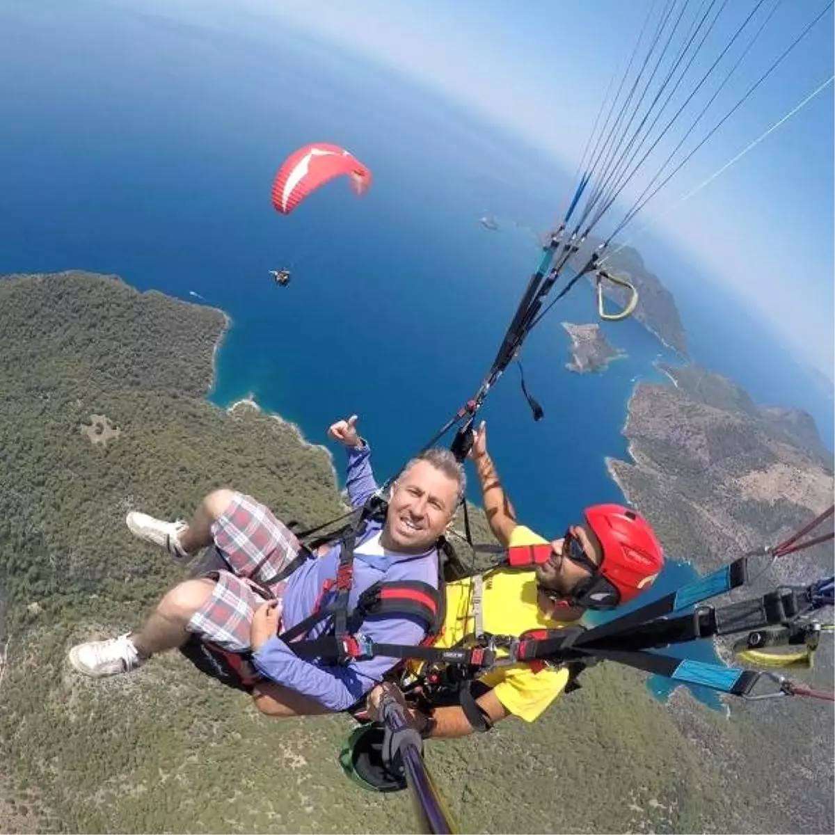 Ters rüzgara kapılan paraşütçü metrelerce yüksekten düşerek öldü