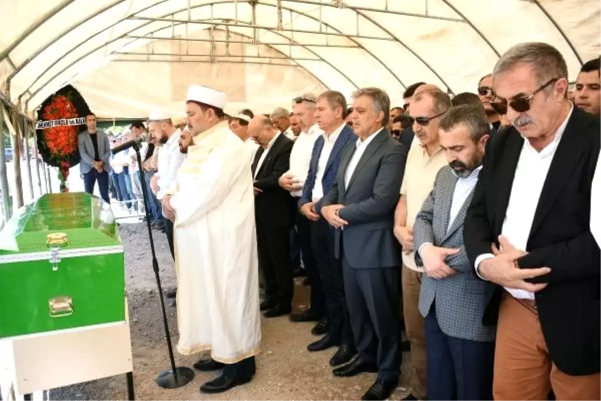 Abdullah Gül, Şanlıurfa\'da cenazeye katıldı