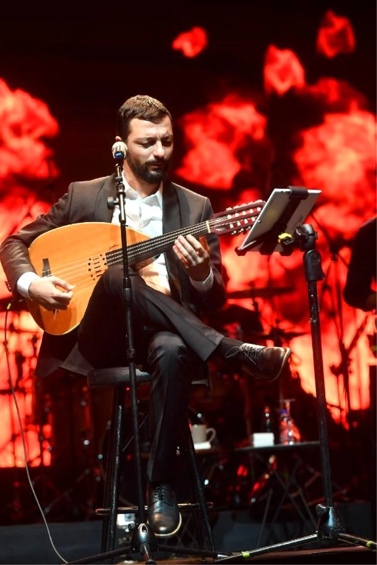 Aşkın Nur Yengi ile Mehmet Erdem Harbiye\'de konser verdi