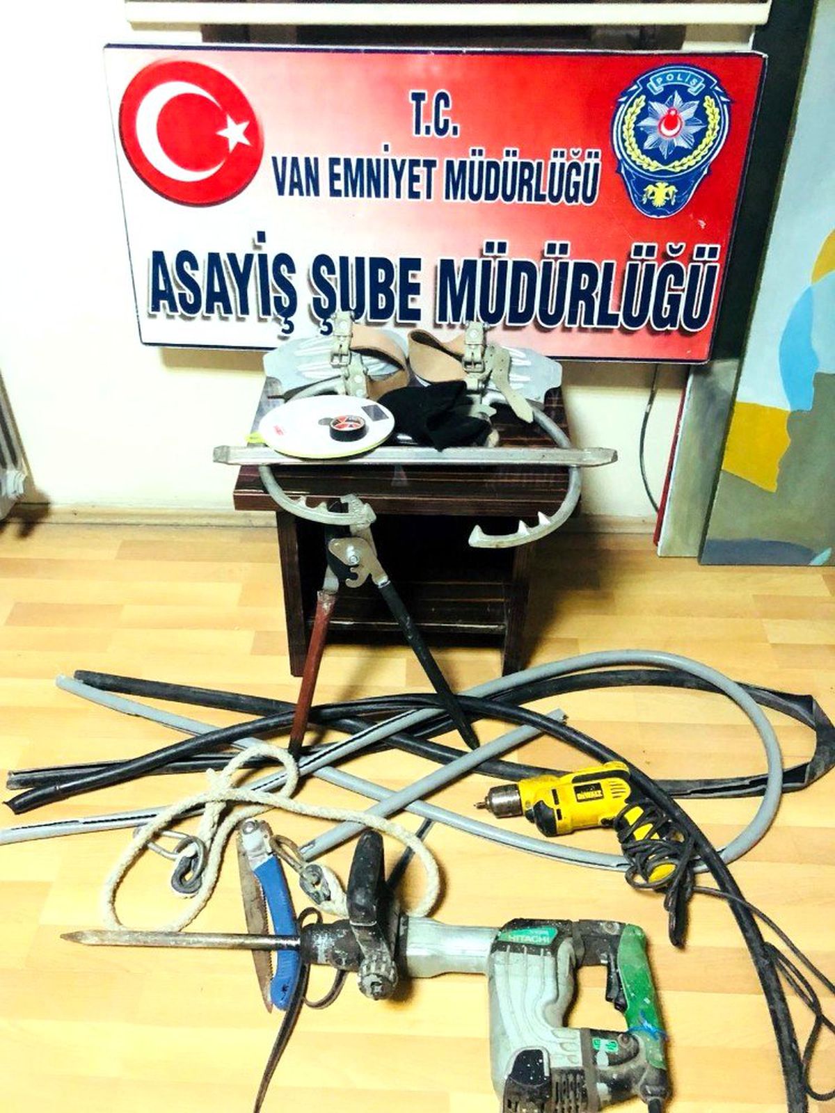 Çaldığı kablolarla 400 bin liralık zarar verdi