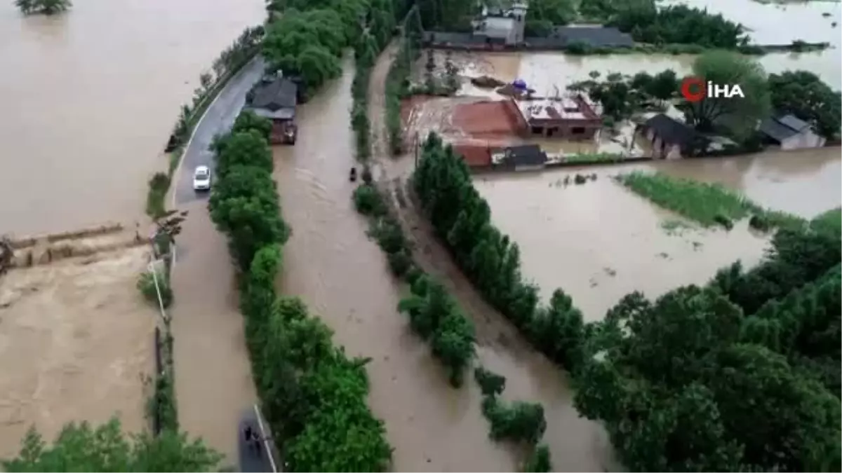 Çin\'in 9 Eyaletinde Sel UyarısıHunan\'da Evler Sular Altında Kaldı