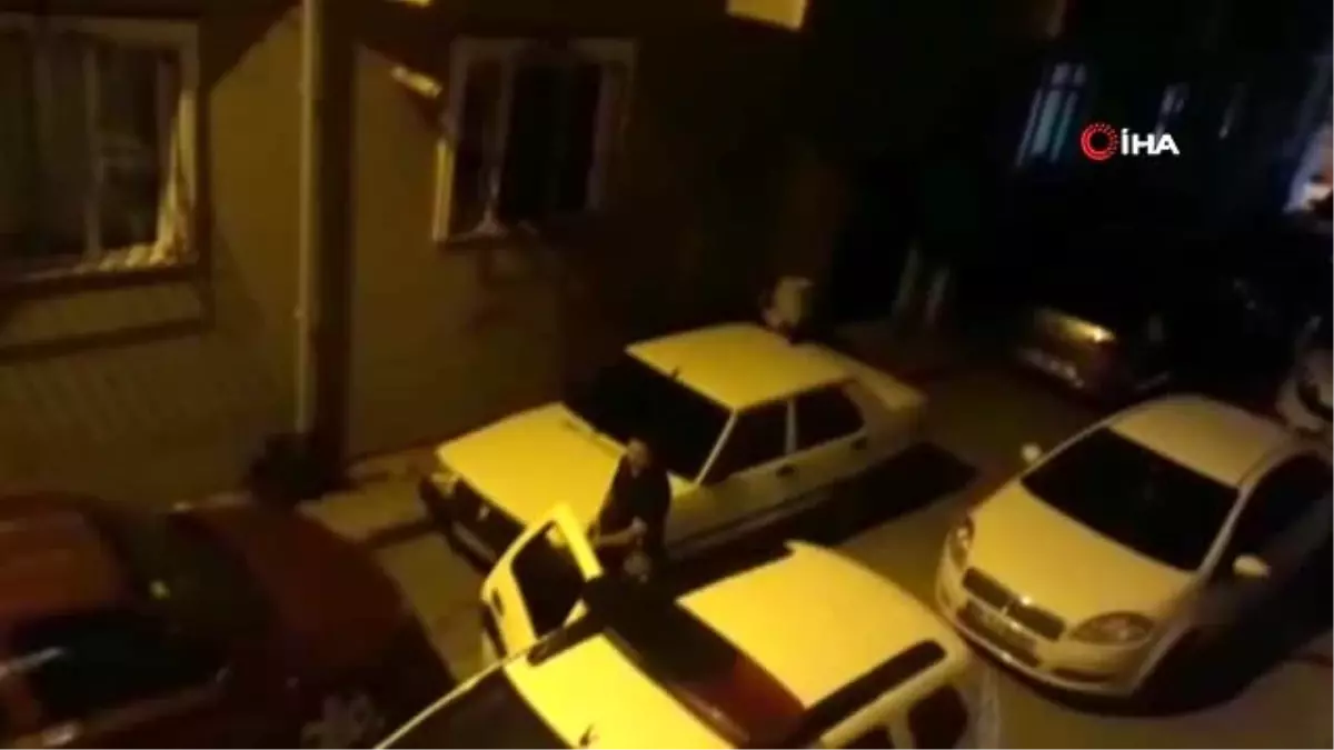 El feneriyle eve giren 2 hırsız suçüstü yakalandı