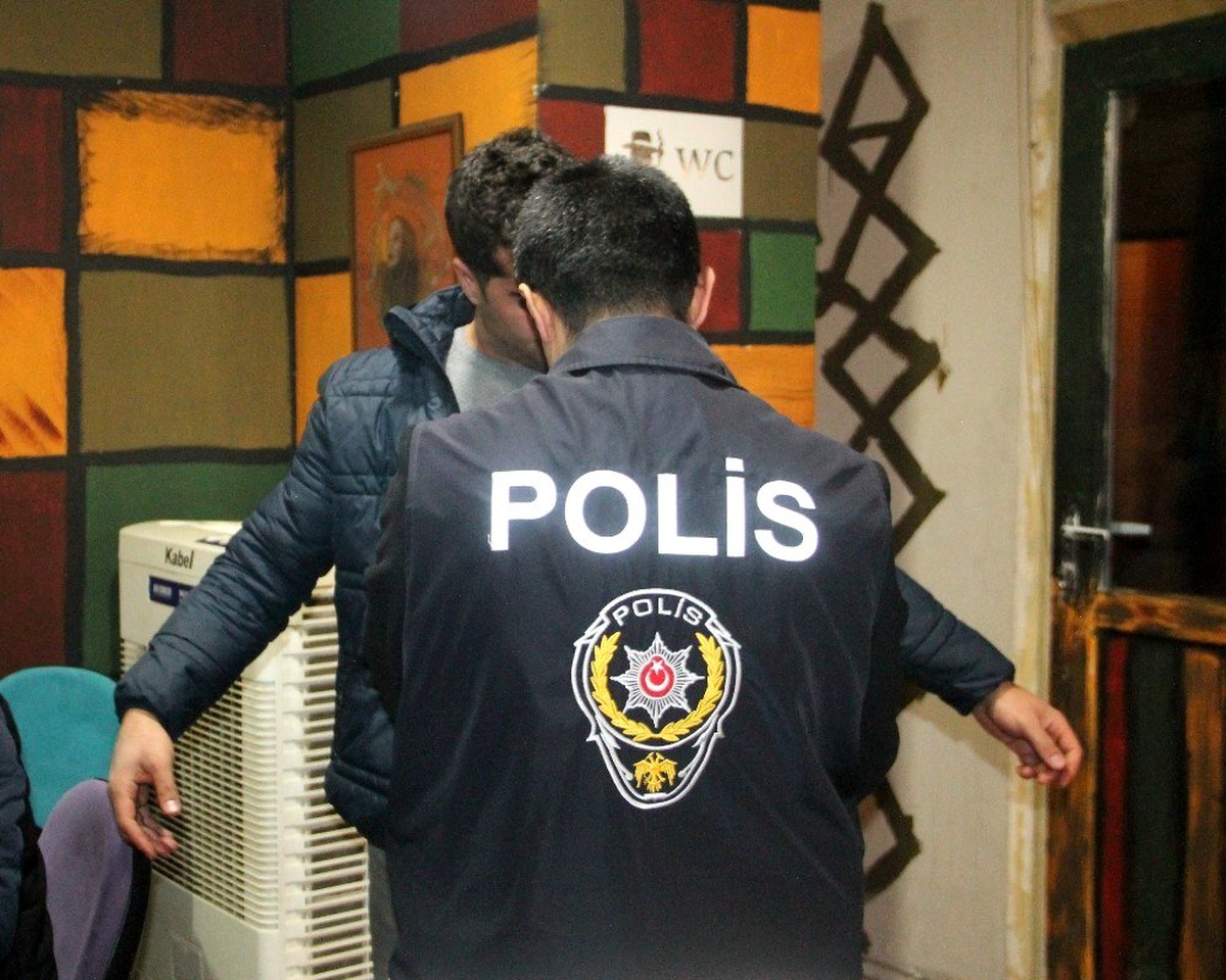 Elazığ\'da huzur uygulamasında cezaevi firarisi yakalandı