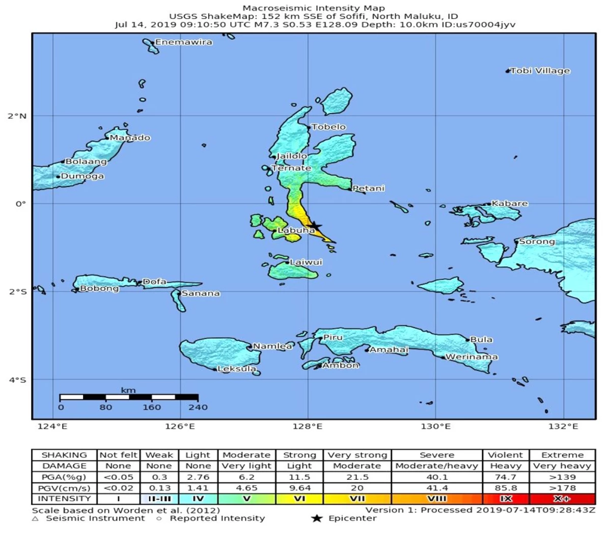Endonezya\'da 7.3 büyüklüğünde deprem