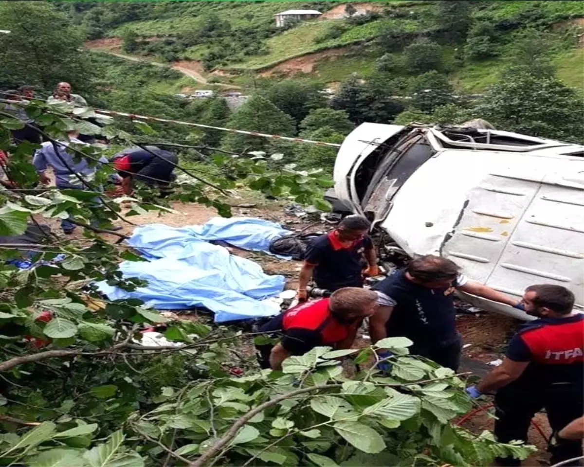 Giresun\'da minibüs şarampole yuvarlandı: 5 ölü, 6 yaralı