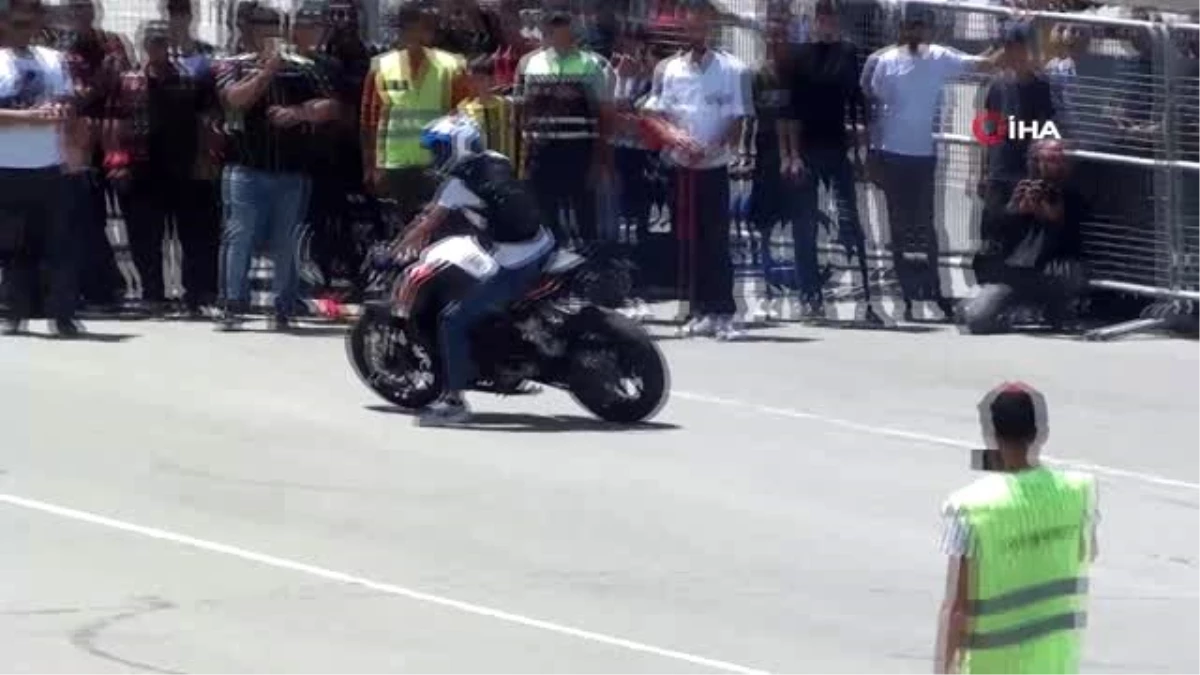 Motosiklet Festivali\'nde gösteriler nefes kesti