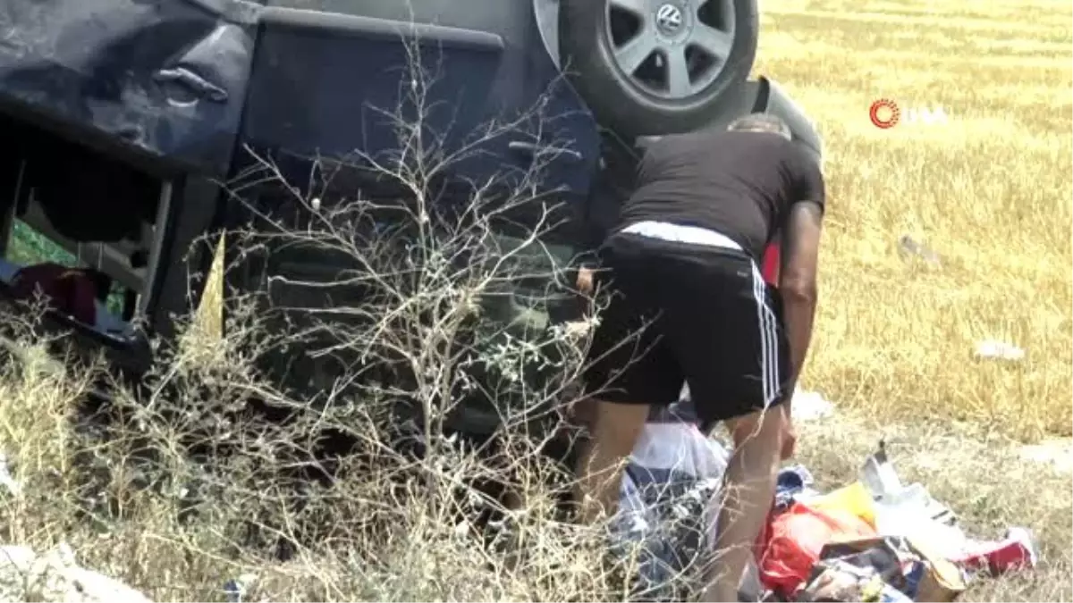 Şarampole yuvarlanarak ters dönen bu araçtan yara almadan kurtuldular