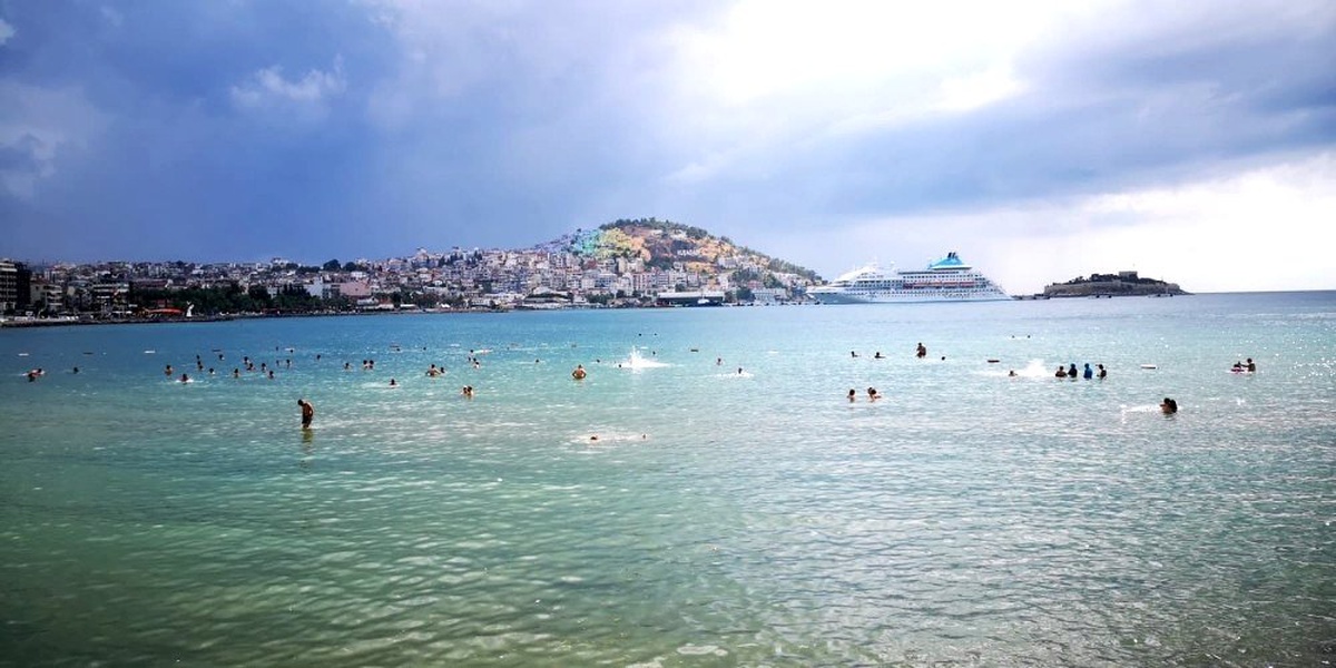 Temmuz ayında Kuşadası\'nda yağmur süprizi