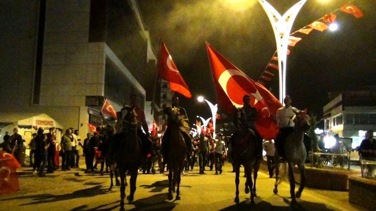 15 Temmuz Demokrasi ve Milli Birlik Günü yürüyüşüne atlarıyla geldiler