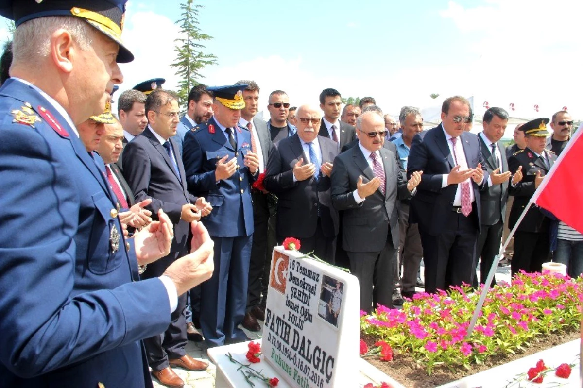 15 Temmuz kahramanlarından Fatih Dalgıç kabri başında anıldı