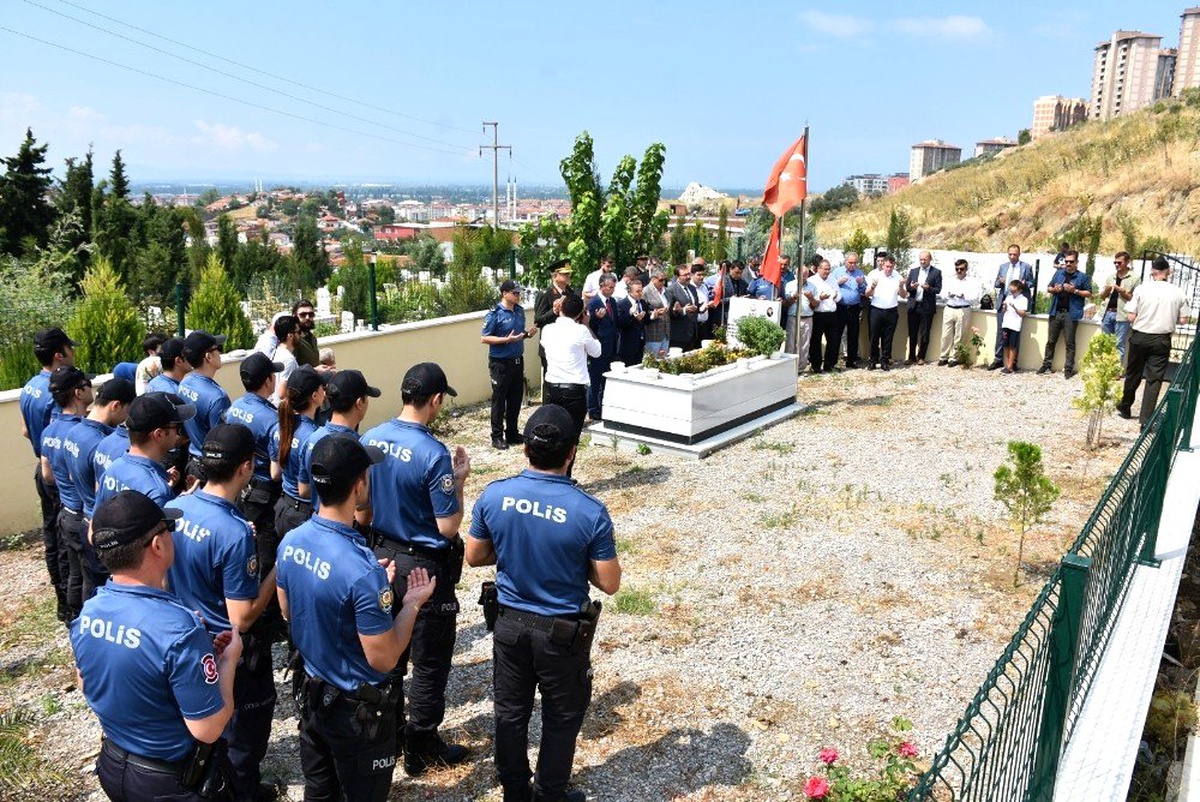 15 Temmuz Milli Birlik ve Demokrası Günü etkinlikleri şehitlik ziyareti ile başladı