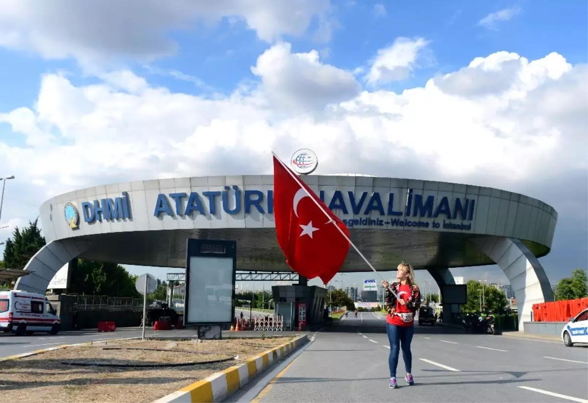 15 Temmuz şehitleri anma programı için Atatürk Havalimanı\'nda hazırlıklar tamamlandı