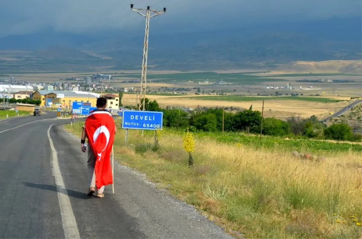 15 Temmuz Şehitleri İçin 9 Saat Yürüdü