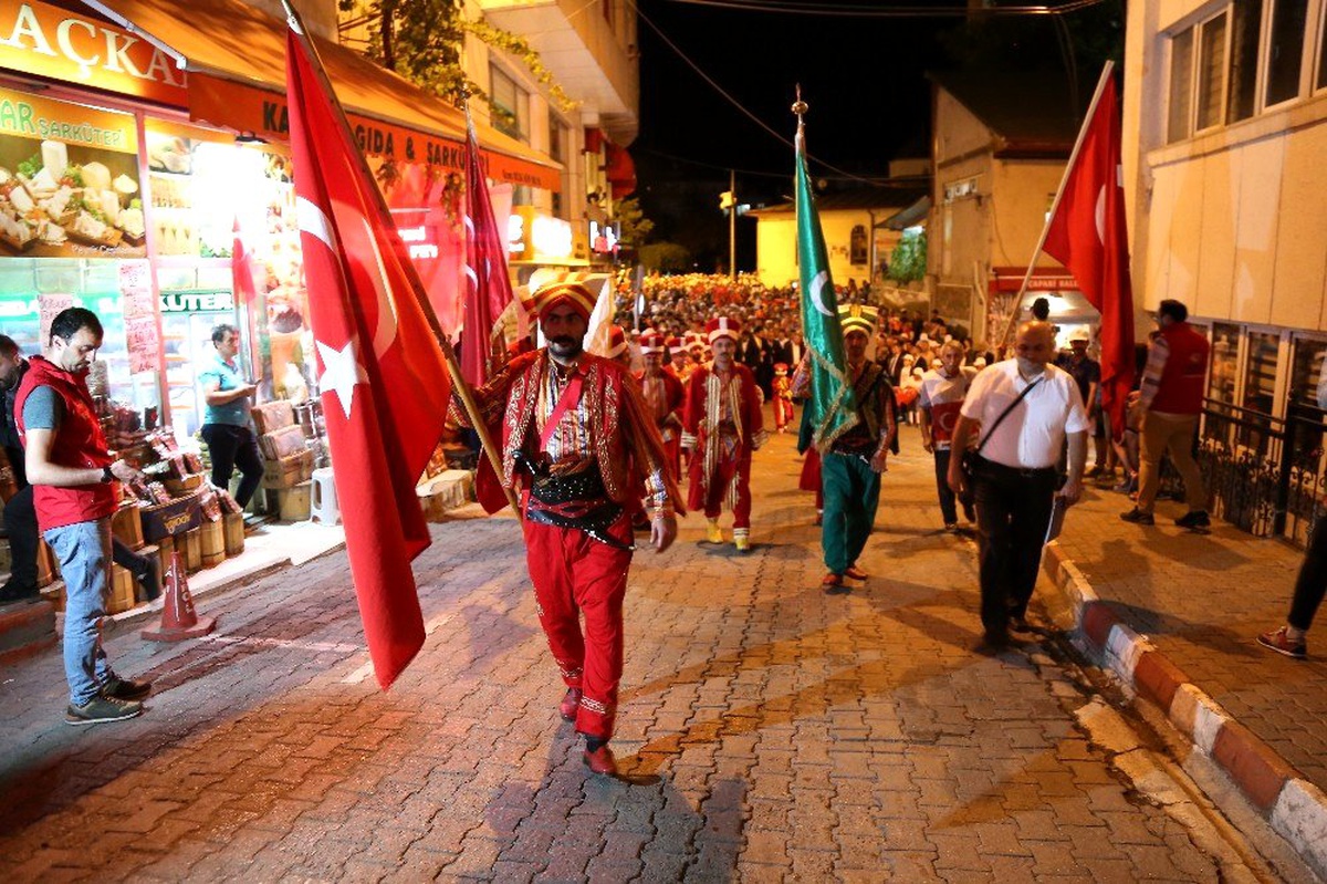 Artvin\'de "15 Temmuz Demokrasi ve Milli Birlik Günü" yürüyüşü