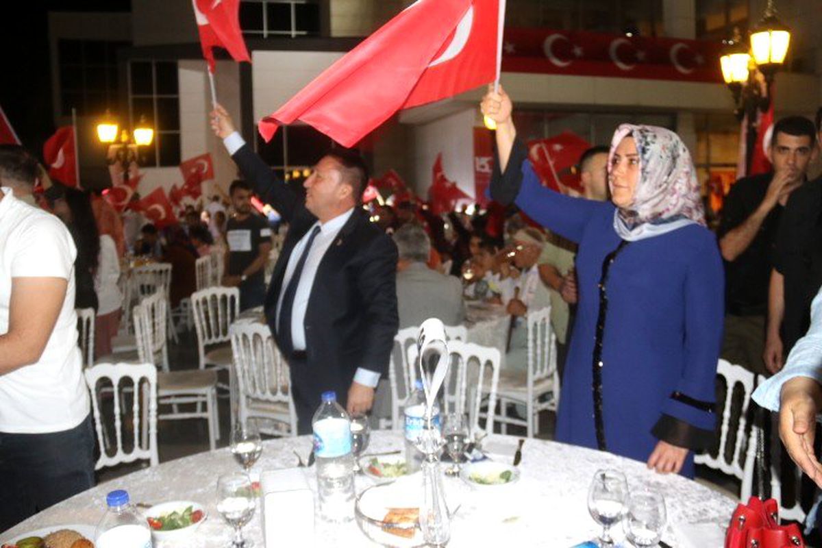Başkan Beyoğlu şehit yakınları ve gaziler onuruna verilen yemeğe katıldı