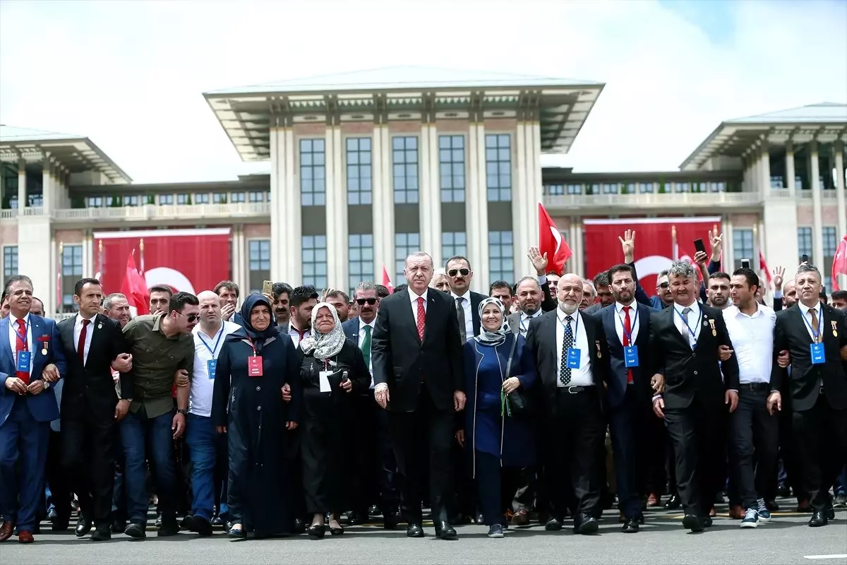 Beştepe\'de anma töreni: Cumhurbaşkanı Erdoğan 15 Temmuz Anıtı\'na çelenk bıraktı