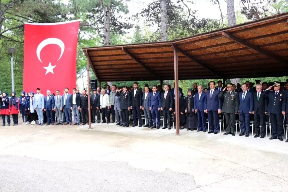 Bolu\'da, 15 Temmuz Demokrasi ve Milli Birlik gününde şehitler ziyaret edildi