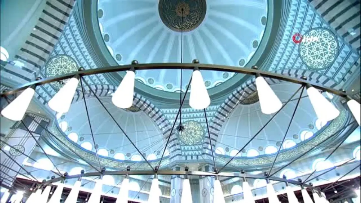 Cumhurbaşkanı Erdoğan, şehitler için Kur\'an-ı Kerim okudu