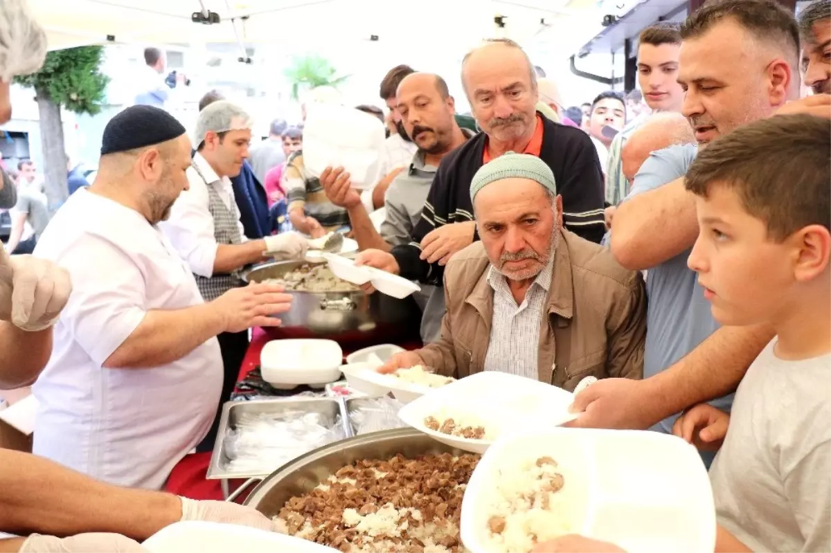 Darbe girişiminin 3\'üncü yıl dönümünde 5 bin kişilik pilav ikram edildi